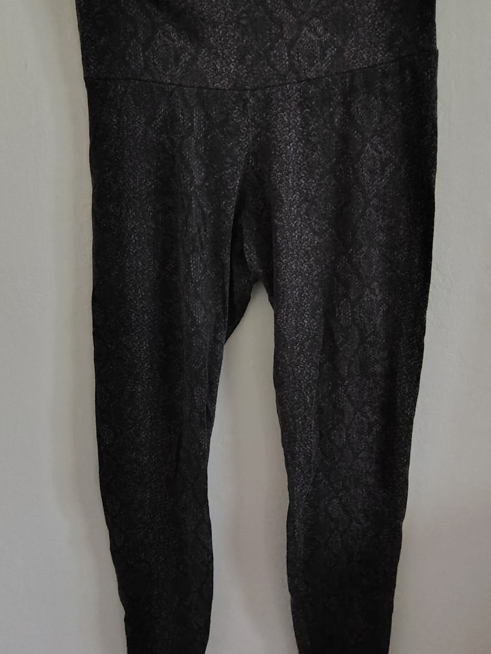 No Boundaries Black Snake-Print Leggings